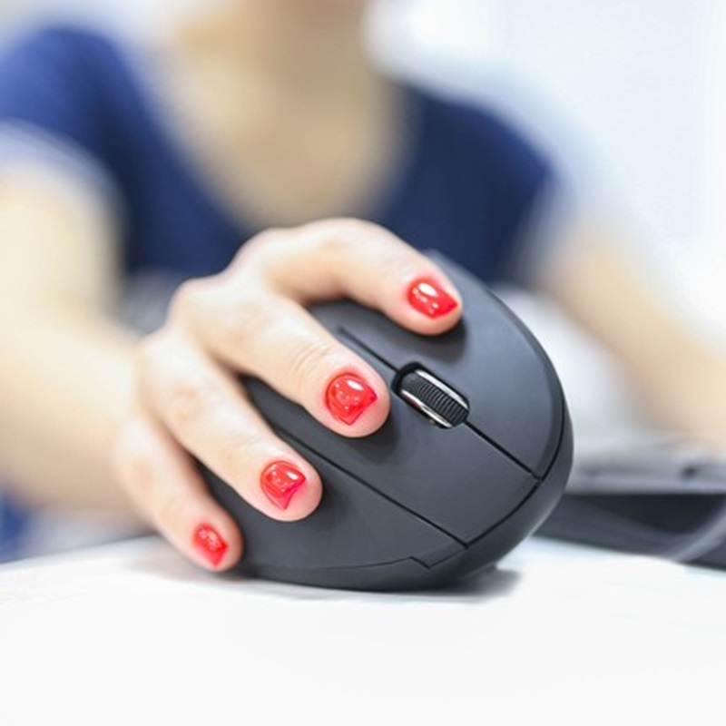 Ergonomická vertikální bezdrátová 2,4 GHz myš – černá