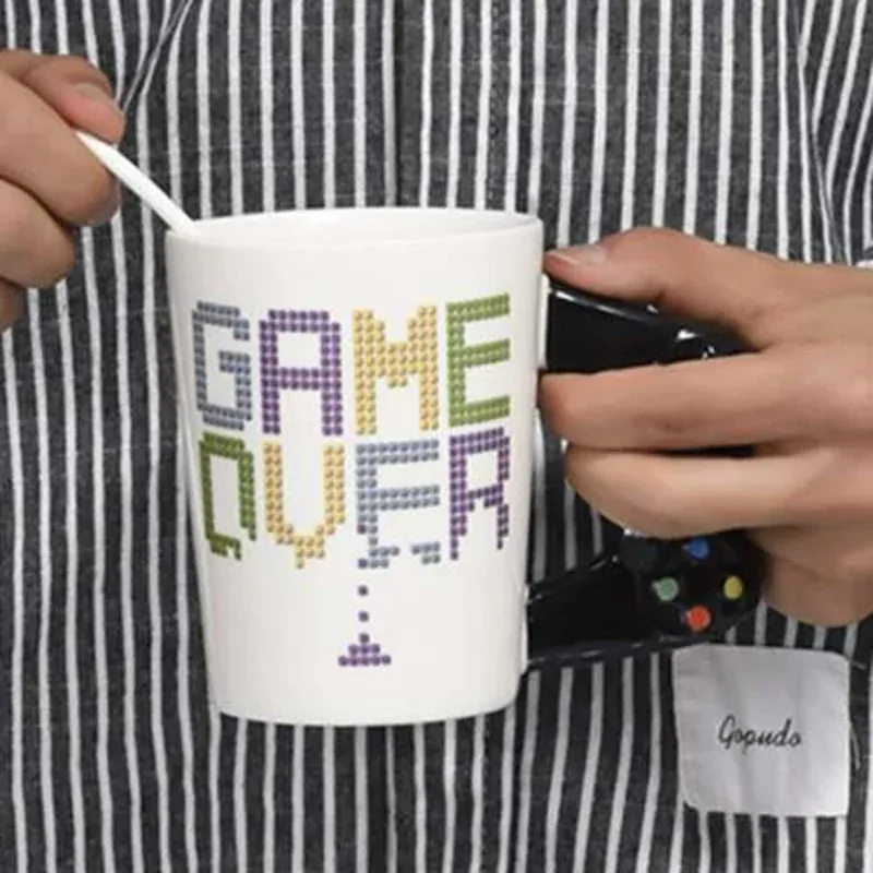 Originální hrnek pro hráče 350ml GAME OVER - Gamepad