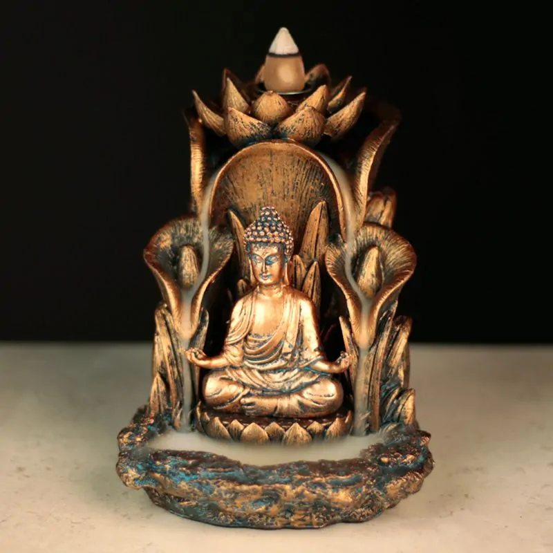 Buddhův vodopád s tekoucím dýmem – Thajský Buddha a lotosové květy