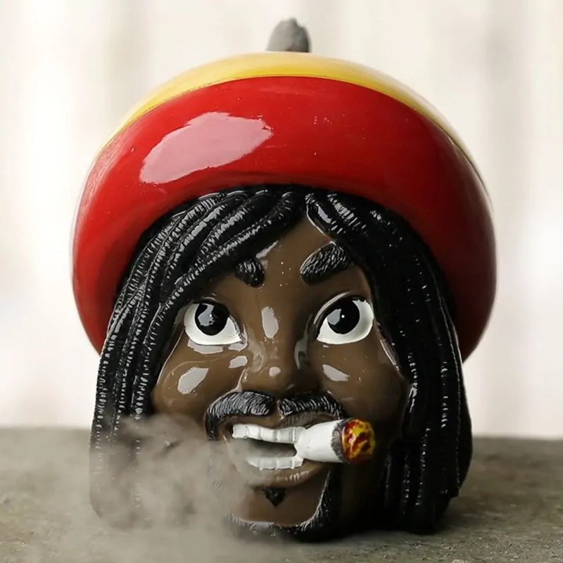 Vtipný vodopád s tekoucím dýmem – Rastaman s dredy a cigaretou