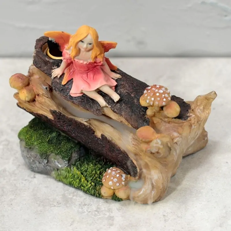 Pohádkový vodopád s tekoucím dýmem - Víla na kmeni stromu