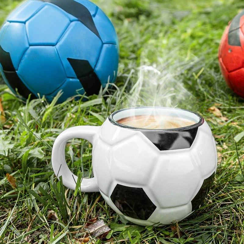 Hrnek pro fotbalistu v krabičce - Fotbalový míč
