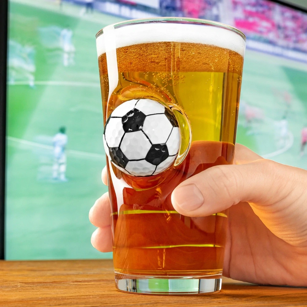 Sklenice pro fotbalistu 450ml - Fotbalový míč vsazený ve skle