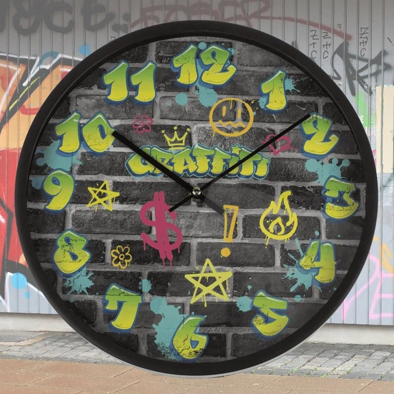Nástěnné hodiny Graffiti 30 cm – barevný street art design