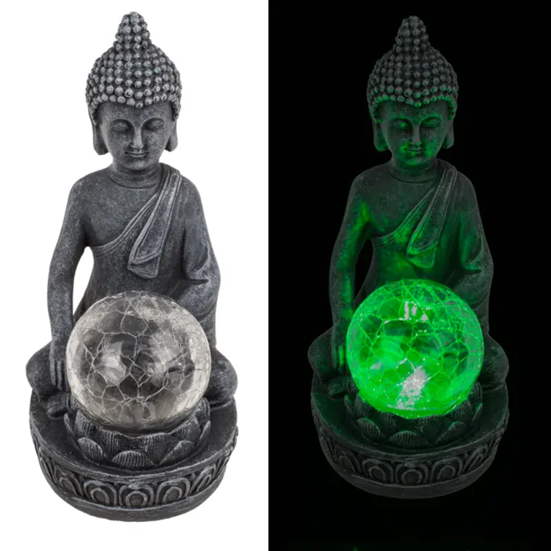 Meditující Buddha se solární LED dekorativně popraskanou koulí
