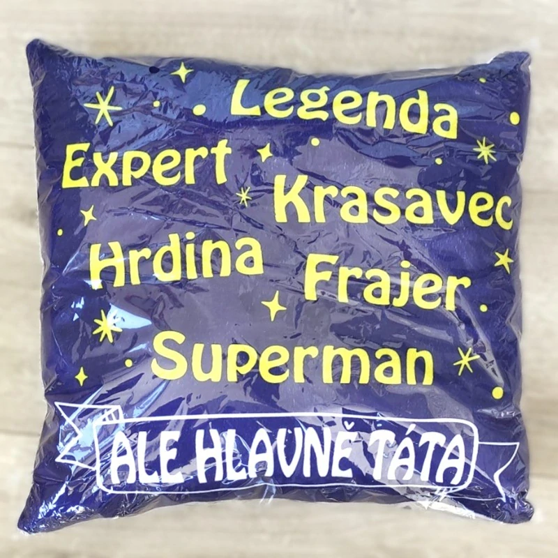 Humorný polštářek Legenda, expert, krasavec… ale hlavně táta – dárek pro tátu (CZ)