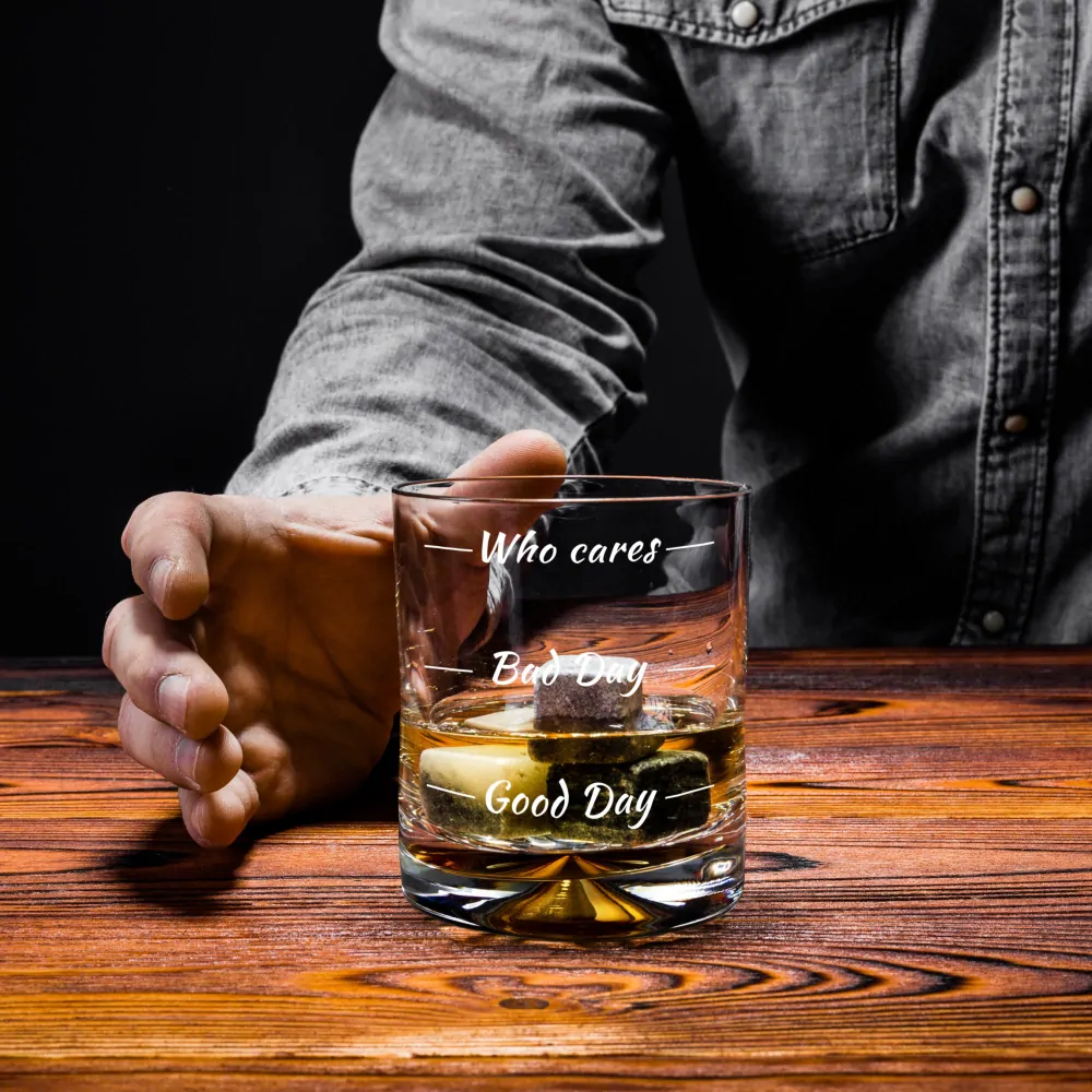 Whisky sklenička v plechové dárkové krabičce - Who Cares