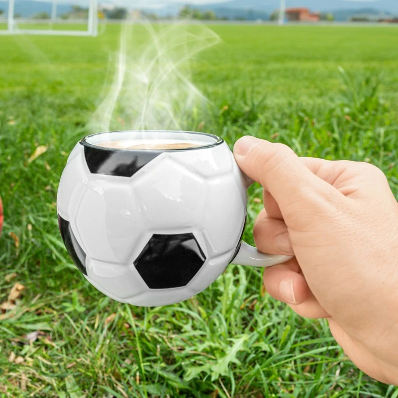 Hrnek pro fotbalistu v krabičce - Fotbalový míč