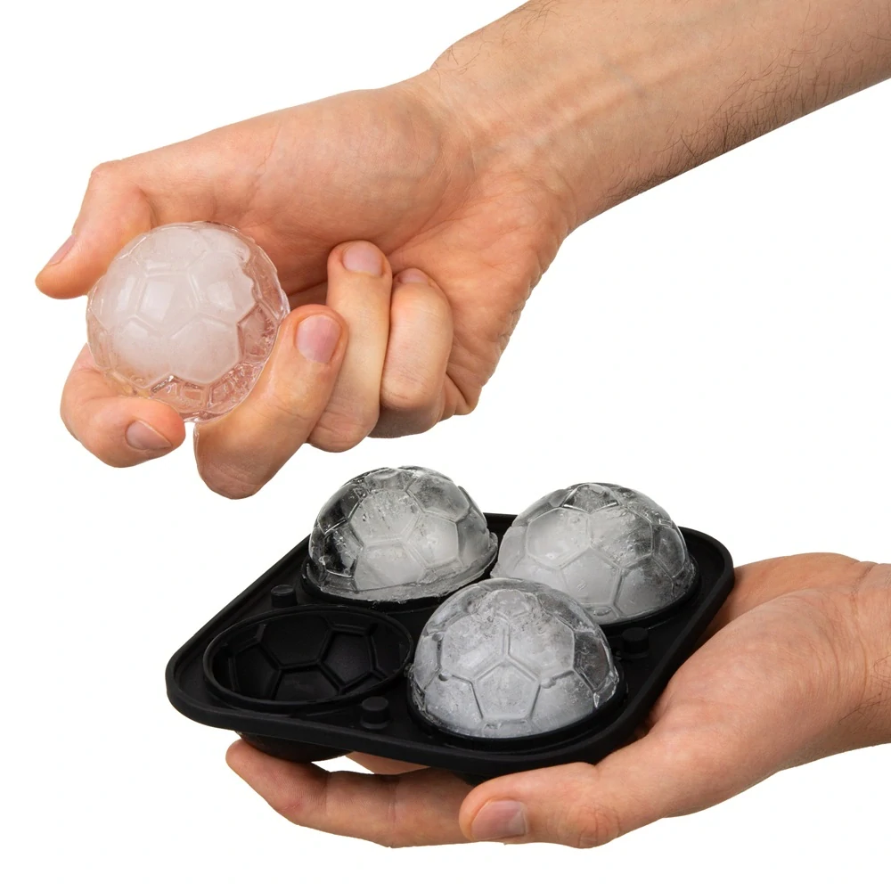 Dárková sada pro fotbalového fanouška – sklenice na whisky s míčem a forma na led