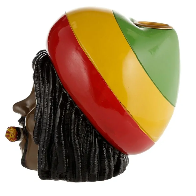 Vtipný vodopád s tekoucím dýmem – Rastaman s dredy a cigaretou