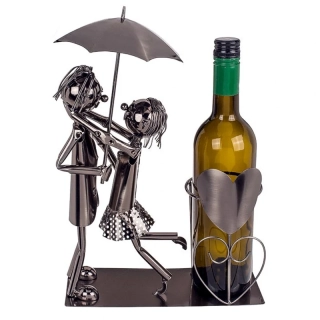 Kovový stojan na láhev - zamilovaný pár pod deštníkem
